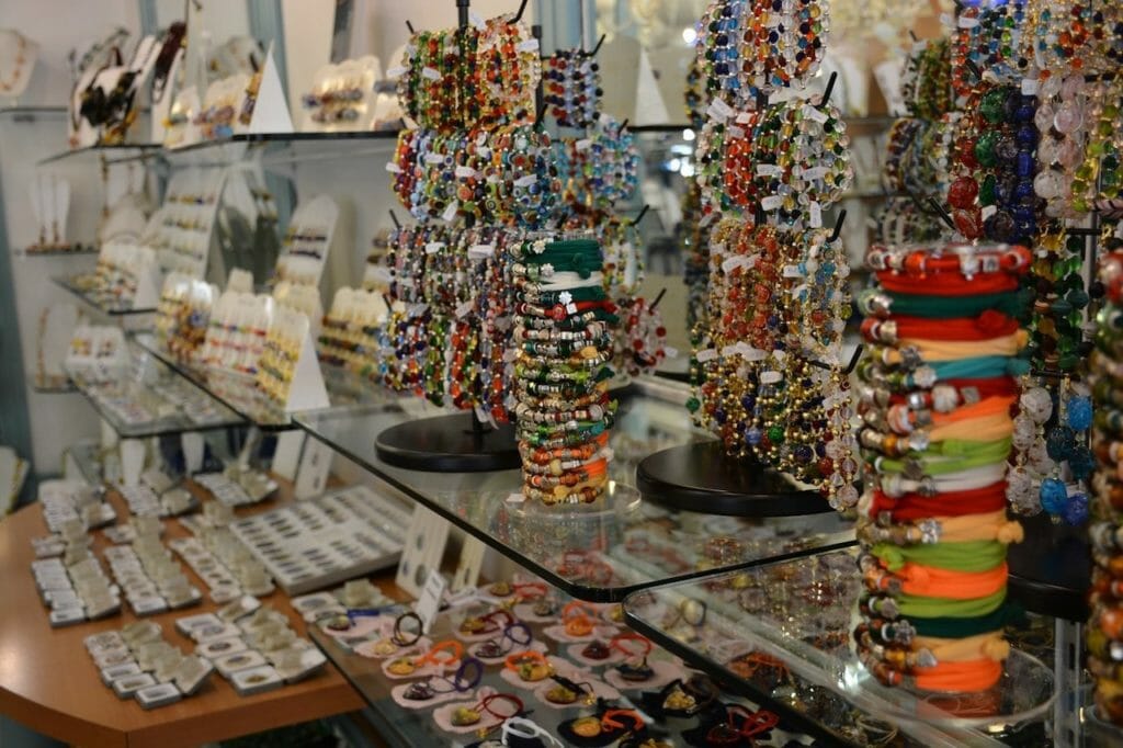 Buy handicrafts in Rome: handmade and unusual souvenirs