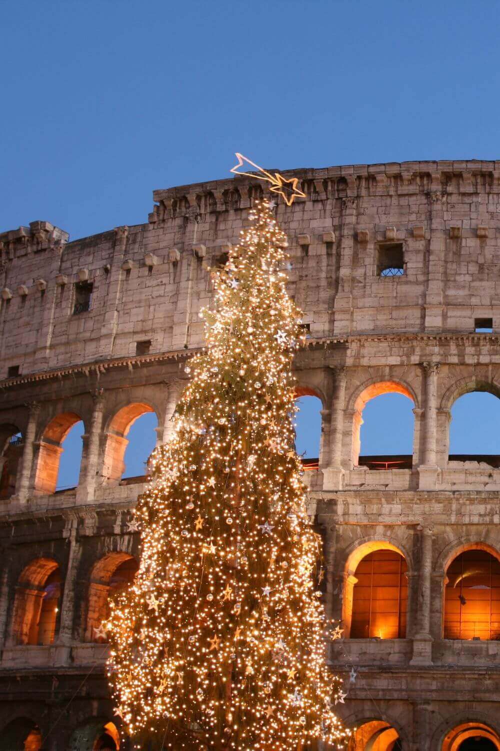 monument dressed for christmas rome Christmas Traditions in Rome: A Roman's Guide to the Meaning Behind the Magic
